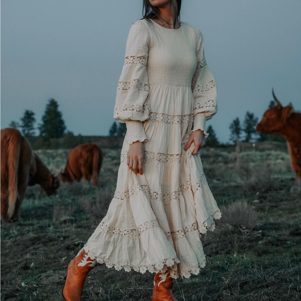 Cream / lace dress (worn once)